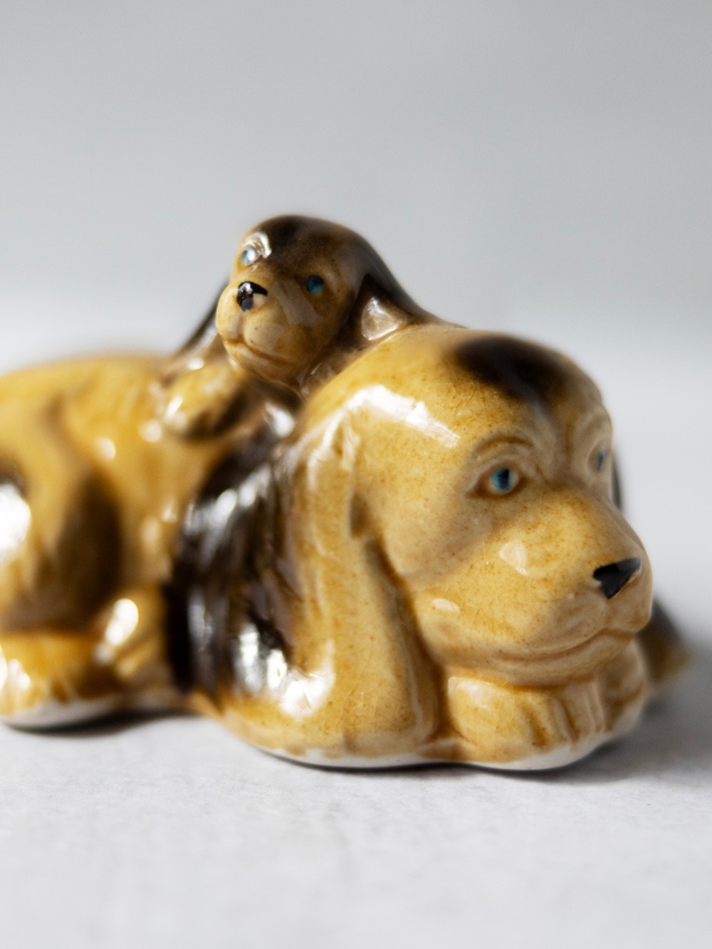 Vintage ceramic mother brown cocker spaniel dog with puppy made in Brazil 6"